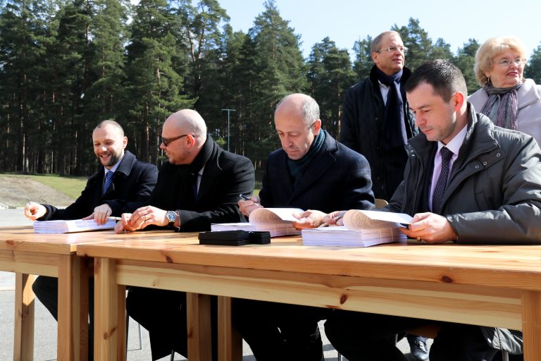 Parakstīts Mežaparka Lielās estrādes pārbūves līgums