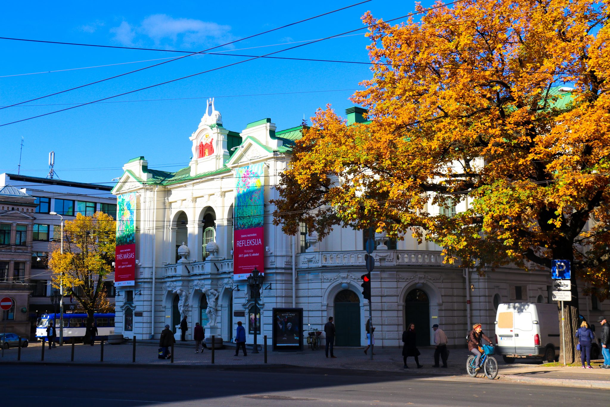 Latvijas Nacionālā teātra ēkas jaunā piebūve ver durvis saviem skatītājiem