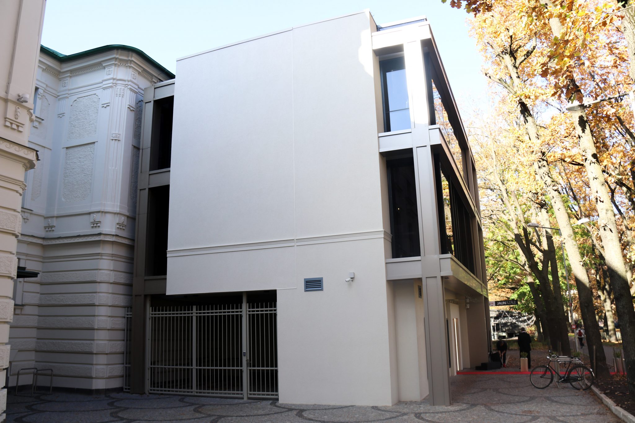 Latvijas Nacionālā teātra ēkas jaunā piebūve ver durvis saviem skatītājiem