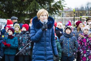 Centra sporta kvartālā iededz Ziemassvētku eglīti