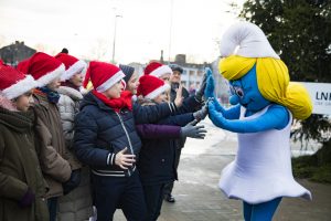 Centra sporta kvartālā iededz Ziemassvētku eglīti