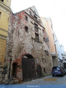 Vidi degradējošo būvju komisija uzdod sagatavot lēmumus par 11 Rīgas ēku piespiedu sakārtošanu