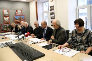 Pie Latvijas Nacionālā teātra veidos aleju ar nosaukumu “Laika priekškars”