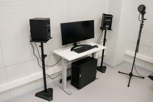 Rīgas Klasiskai ģimnāzijai izbūvēs jaunu piebūvi 10 laboratorijām; vēl divās Rīgas skolās ierīkos skaņu un video ierakstu studijas