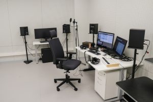 Rīgas Klasiskai ģimnāzijai izbūvēs jaunu piebūvi 10 laboratorijām; vēl divās Rīgas skolās ierīkos skaņu un video ierakstu studijas