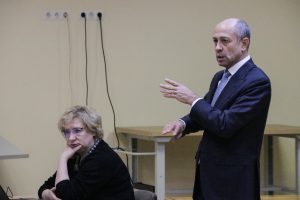 Rīgas Klasiskai ģimnāzijai izbūvēs jaunu piebūvi 10 laboratorijām; vēl divās Rīgas skolās ierīkos skaņu un video ierakstu studijas