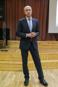 Rīgas Klasiskai ģimnāzijai izbūvēs jaunu piebūvi 10 laboratorijām; vēl divās Rīgas skolās ierīkos skaņu un video ierakstu studijas