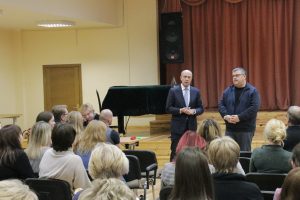 Rīgas Klasiskai ģimnāzijai izbūvēs jaunu piebūvi 10 laboratorijām; vēl divās Rīgas skolās ierīkos skaņu un video ierakstu studijas