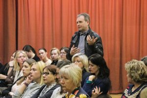 Rīgas Klasiskai ģimnāzijai izbūvēs jaunu piebūvi 10 laboratorijām; vēl divās Rīgas skolās ierīkos skaņu un video ierakstu studijas