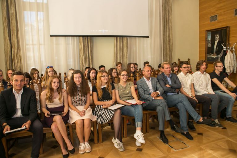 Rīgas pašvaldība kopā ar Nodarbinātības valsts aģentūru dalās pieredzē par skolēnu nodarbinātību vasaras brīvlaikā