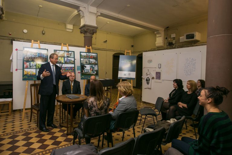 Latvijas Mākslas akadēmijas studenti ir aicināti uz 10 izglītības iestāžu ēku fasādēm radīt monumentālās glezniecības mākslas darbus
