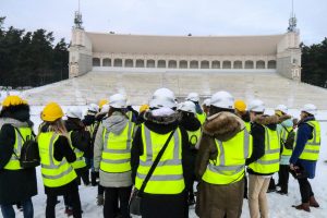 Rīgas domes Īpašuma departamenta speciālistus ēnoja 33 jaunieši no dažādām Latvijas skolām