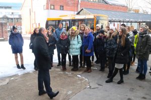 Rīgas domes Īpašuma departamenta speciālistus ēnoja 33 jaunieši no dažādām Latvijas skolām