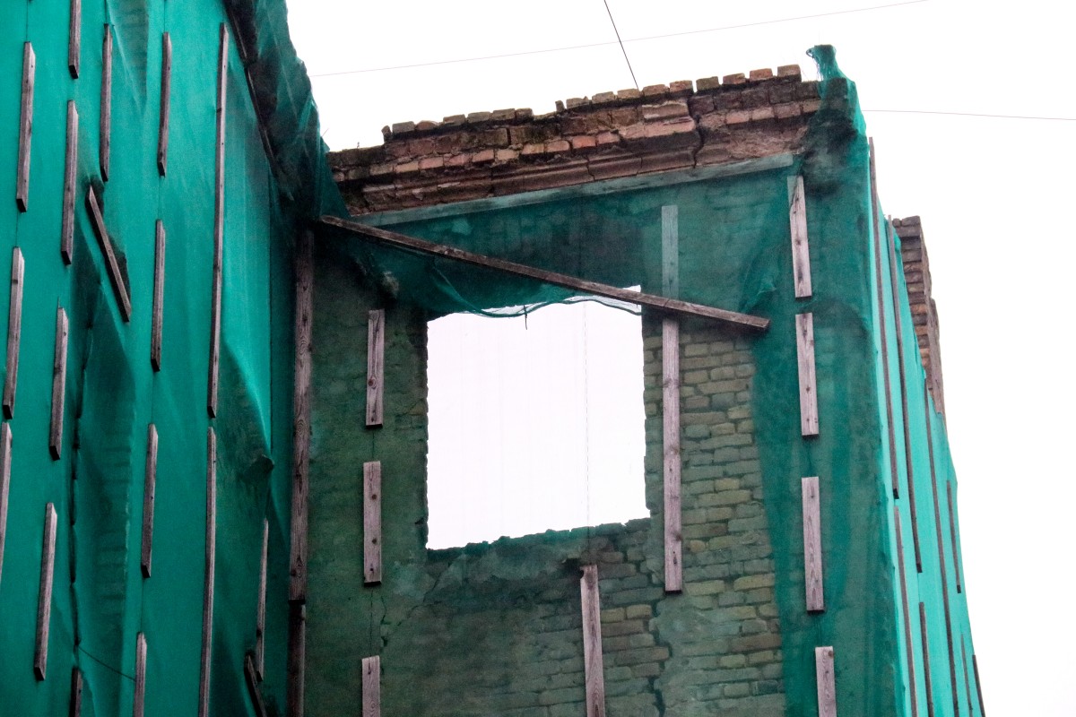 Galvaspilsētā piespiedu kārtā nojauks piecus un sakārtos divus graustus