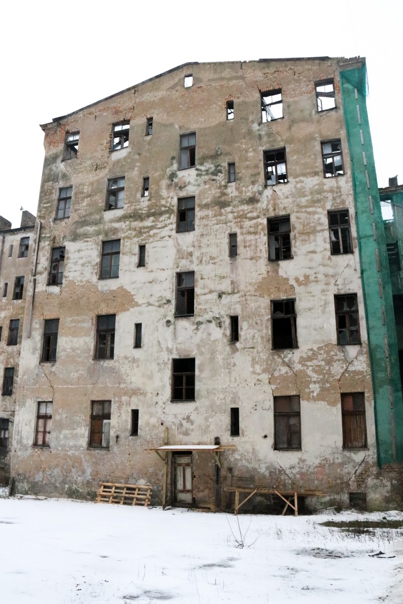 Galvaspilsētā piespiedu kārtā nojauks piecus un sakārtos divus graustus