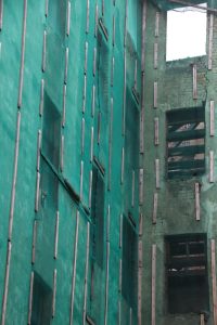 Galvaspilsētā piespiedu kārtā nojauks piecus un sakārtos divus graustus