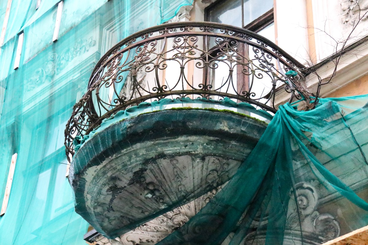 Galvaspilsētā piespiedu kārtā nojauks piecus un sakārtos divus graustus