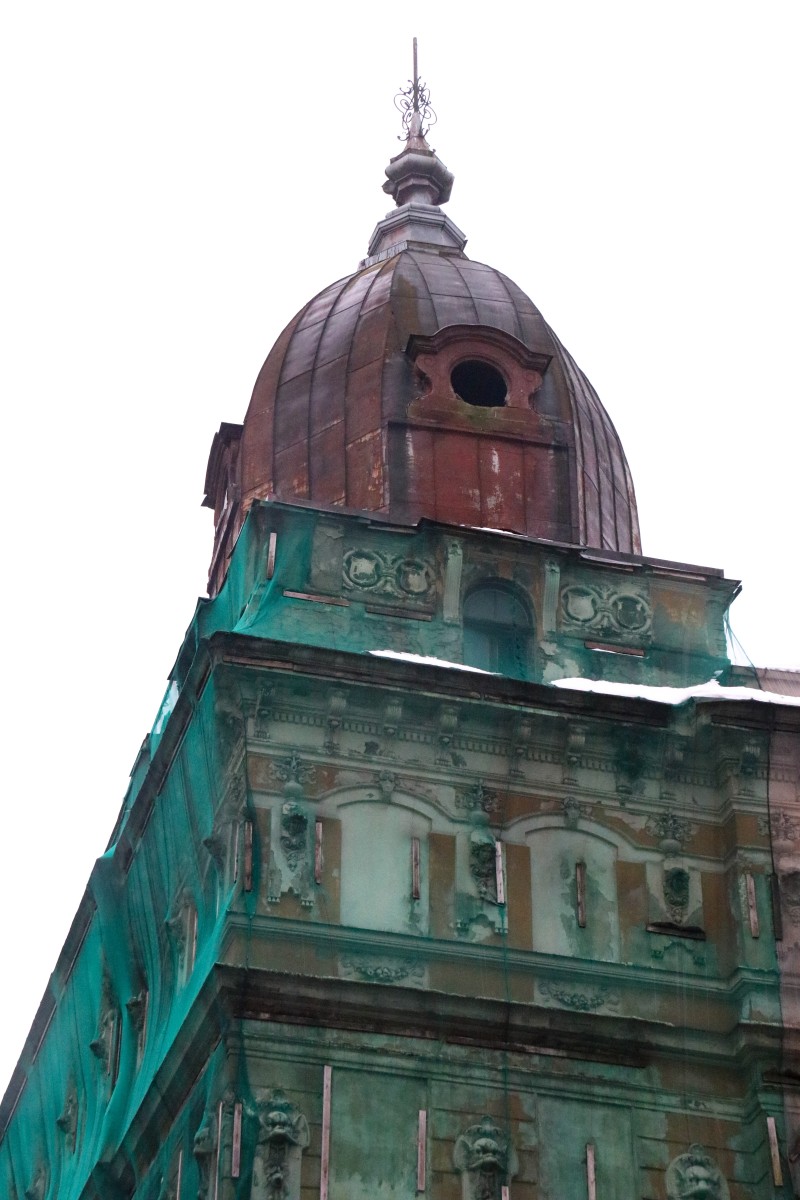 Galvaspilsētā piespiedu kārtā nojauks piecus un sakārtos divus graustus