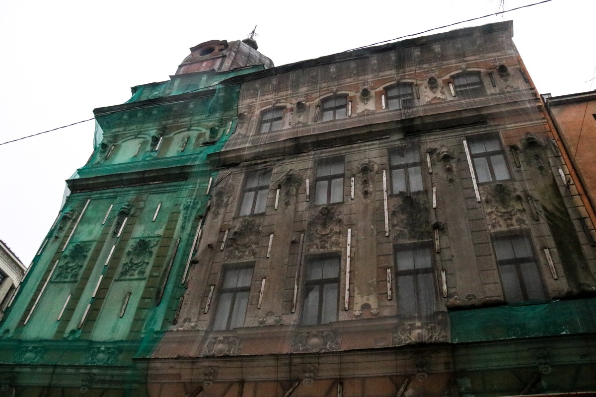 Galvaspilsētā piespiedu kārtā nojauks piecus un sakārtos divus graustus