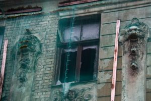 Galvaspilsētā piespiedu kārtā nojauks piecus un sakārtos divus graustus