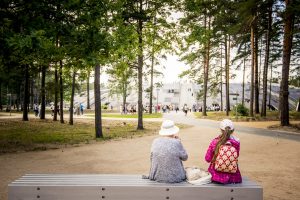 Iespēju aplūkot atjaunoto Mežaparka Lielo estrādi izmanto liels skaits rīdzinieku un pilsētas viesu