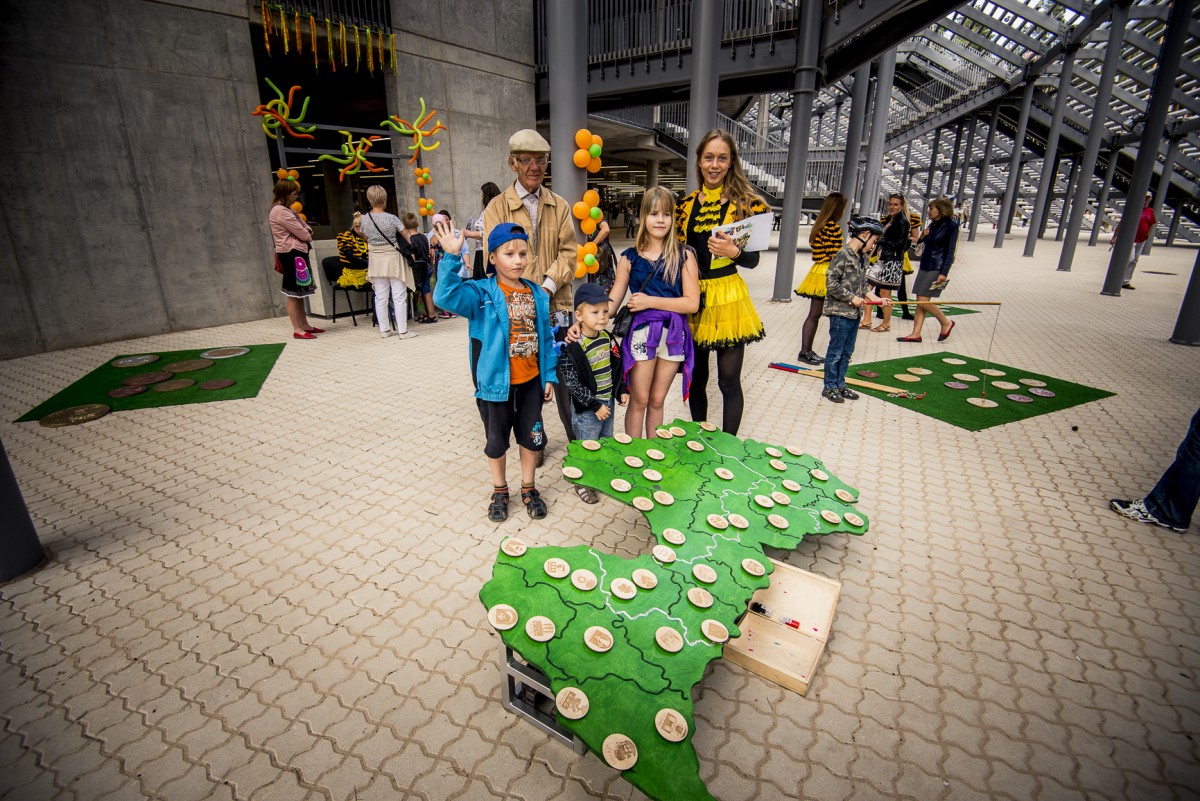 Iespēju aplūkot atjaunoto Mežaparka Lielo estrādi izmanto liels skaits rīdzinieku un pilsētas viesu