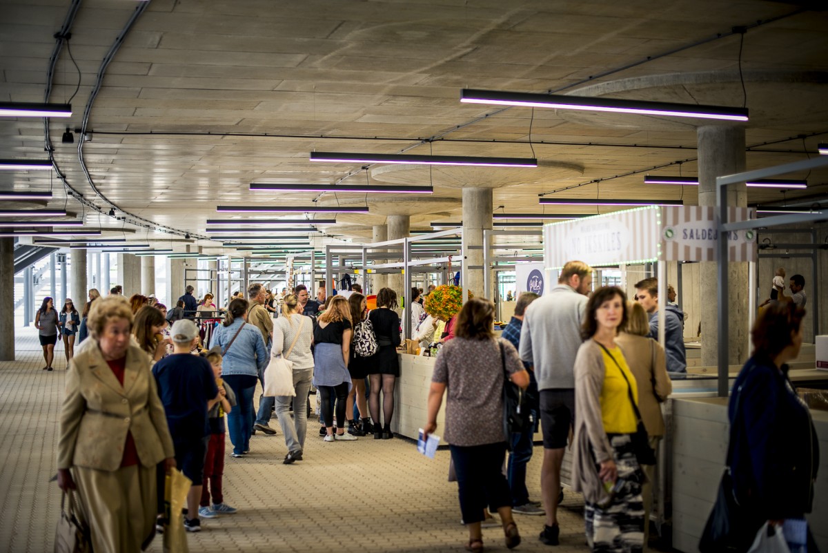 Iespēju aplūkot atjaunoto Mežaparka Lielo estrādi izmanto liels skaits rīdzinieku un pilsētas viesu