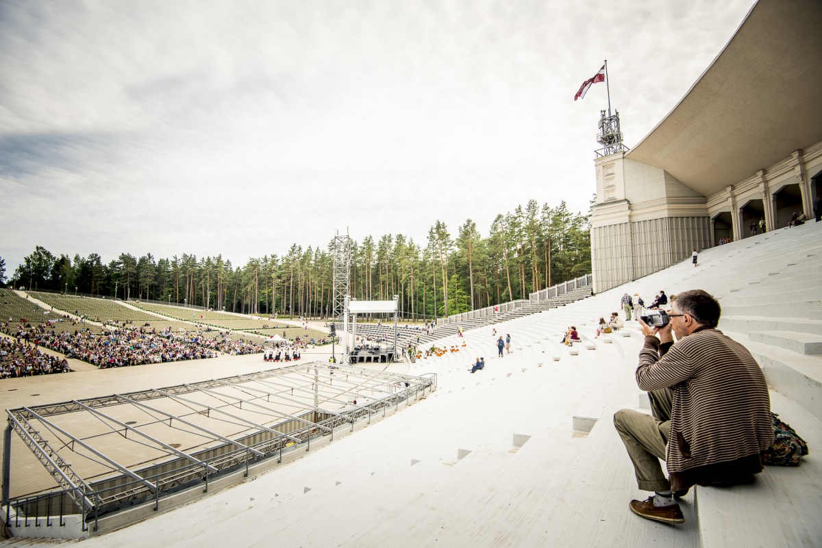 Iespēju aplūkot atjaunoto Mežaparka Lielo estrādi izmanto liels skaits rīdzinieku un pilsētas viesu