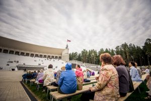 Iespēju aplūkot atjaunoto Mežaparka Lielo estrādi izmanto liels skaits rīdzinieku un pilsētas viesu