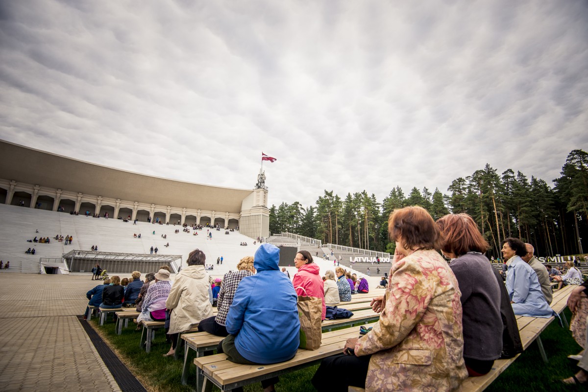 Iespēju aplūkot atjaunoto Mežaparka Lielo estrādi izmanto liels skaits rīdzinieku un pilsētas viesu