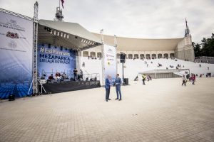 Iespēju aplūkot atjaunoto Mežaparka Lielo estrādi izmanto liels skaits rīdzinieku un pilsētas viesu