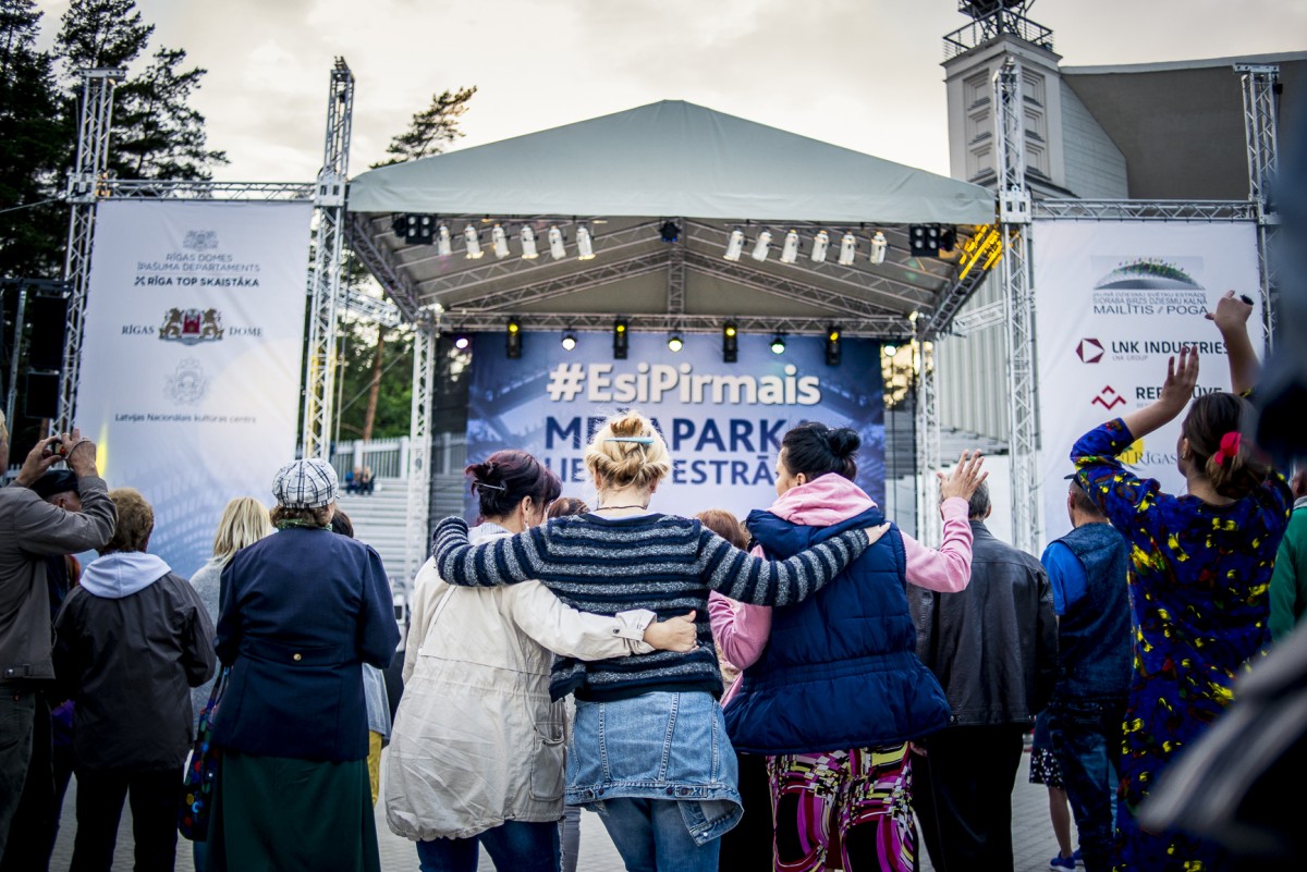 Iespēju aplūkot atjaunoto Mežaparka Lielo estrādi izmanto liels skaits rīdzinieku un pilsētas viesu