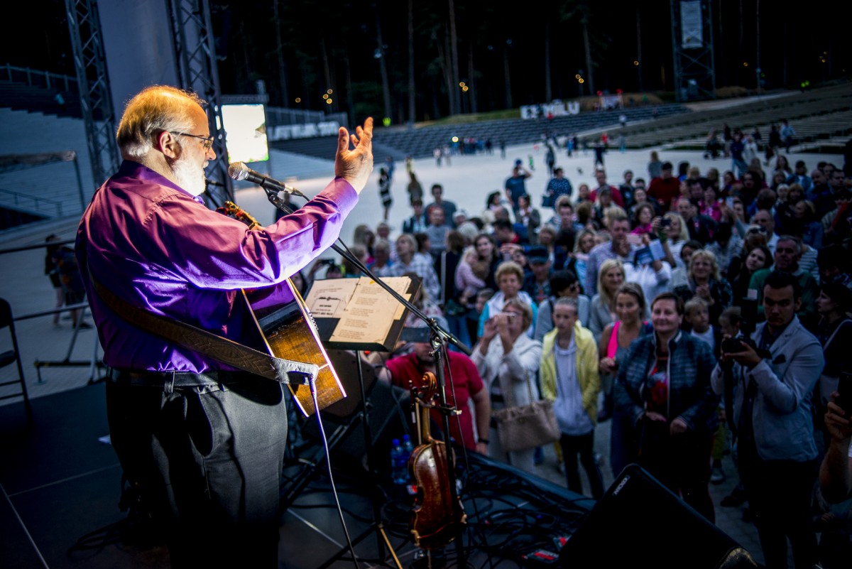Iespēju aplūkot atjaunoto Mežaparka Lielo estrādi izmanto liels skaits rīdzinieku un pilsētas viesu