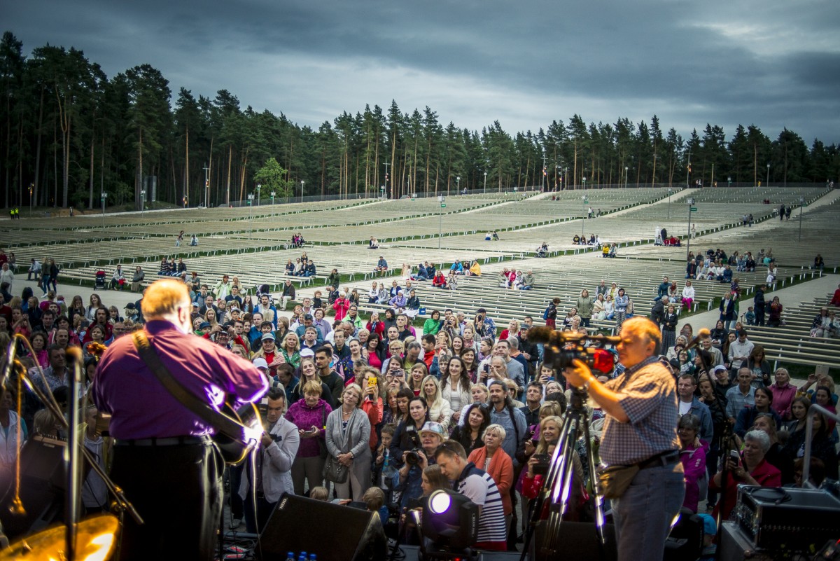 Iespēju aplūkot atjaunoto Mežaparka Lielo estrādi izmanto liels skaits rīdzinieku un pilsētas viesu