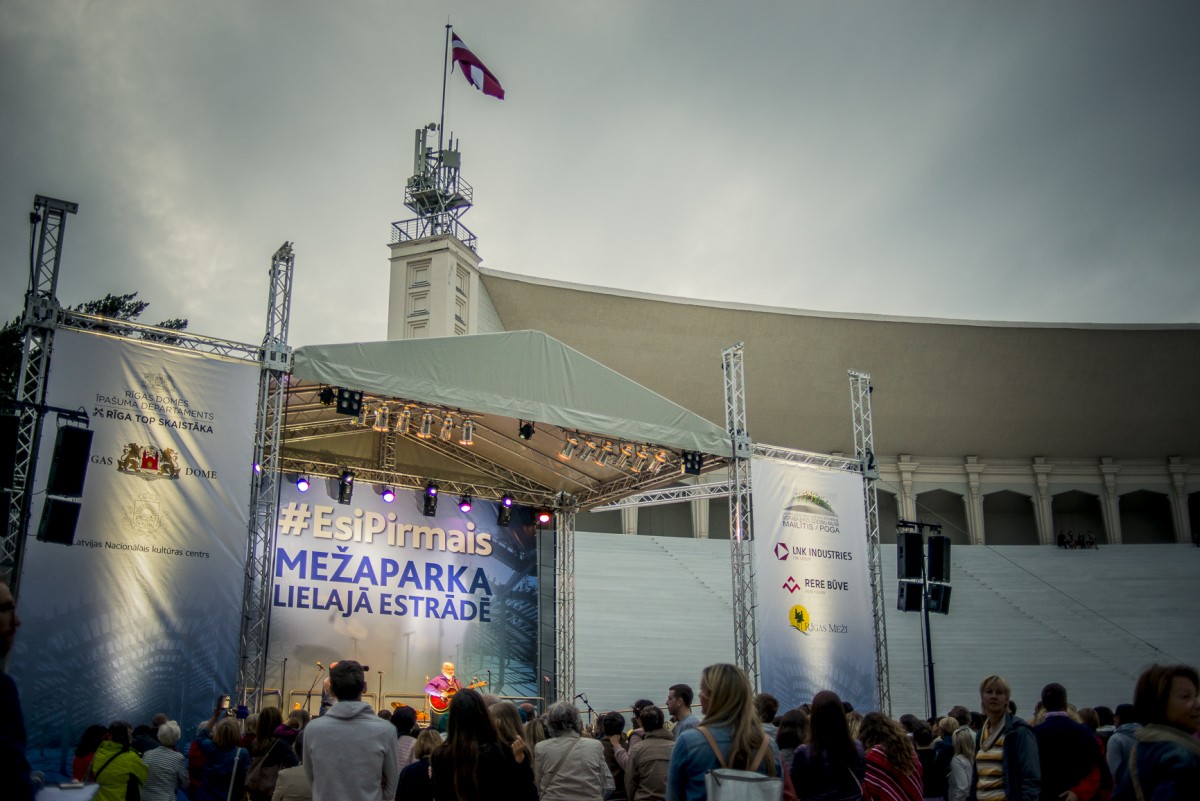 Iespēju aplūkot atjaunoto Mežaparka Lielo estrādi izmanto liels skaits rīdzinieku un pilsētas viesu