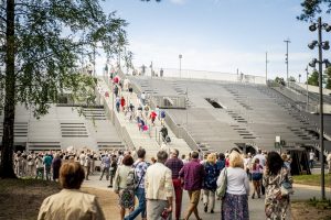 Iespēju aplūkot atjaunoto Mežaparka Lielo estrādi izmanto liels skaits rīdzinieku un pilsētas viesu