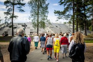 Iespēju aplūkot atjaunoto Mežaparka Lielo estrādi izmanto liels skaits rīdzinieku un pilsētas viesu