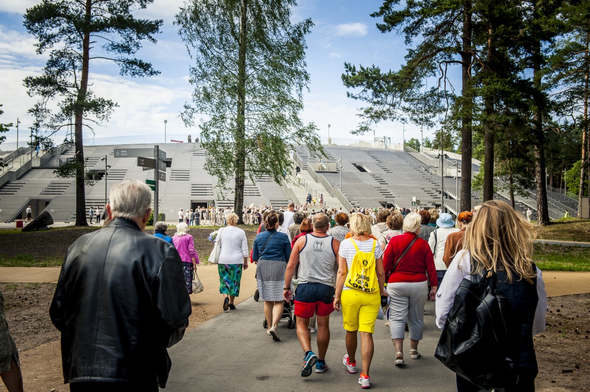 Iespēju aplūkot atjaunoto Mežaparka Lielo estrādi izmanto liels skaits rīdzinieku un pilsētas viesu