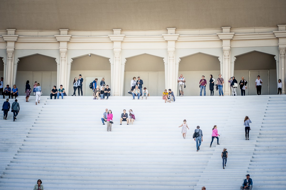Iespēju aplūkot atjaunoto Mežaparka Lielo estrādi izmanto liels skaits rīdzinieku un pilsētas viesu