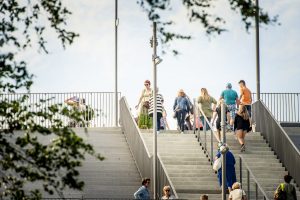 Iespēju aplūkot atjaunoto Mežaparka Lielo estrādi izmanto liels skaits rīdzinieku un pilsētas viesu