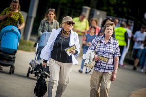 Iespēju aplūkot atjaunoto Mežaparka Lielo estrādi izmanto liels skaits rīdzinieku un pilsētas viesu
