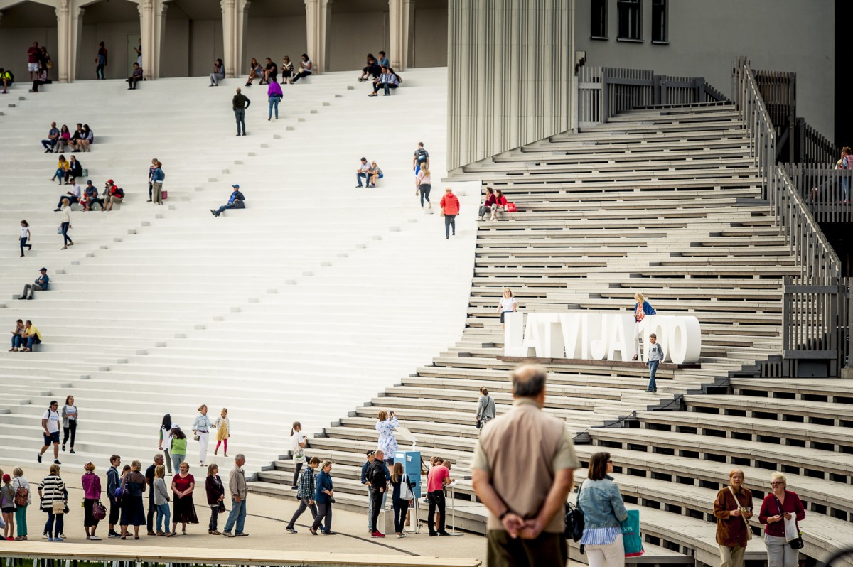 Iespēju aplūkot atjaunoto Mežaparka Lielo estrādi izmanto liels skaits rīdzinieku un pilsētas viesu