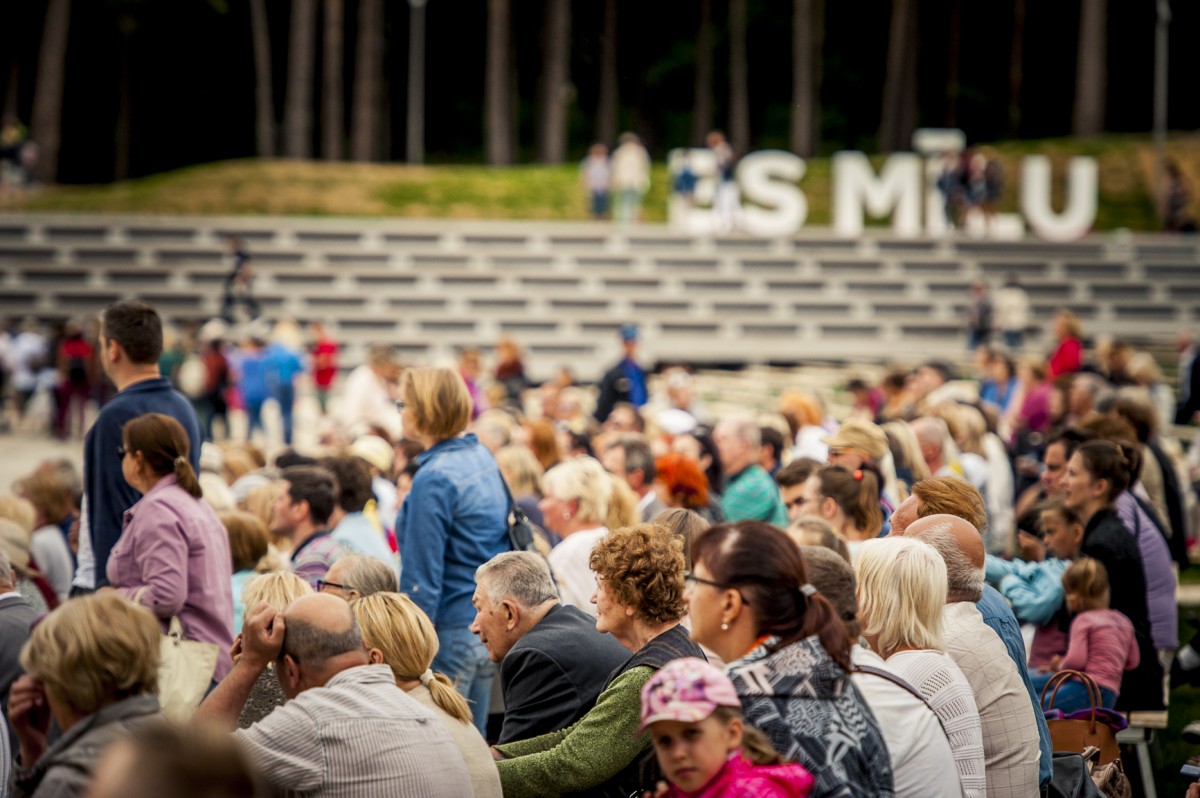 Iespēju aplūkot atjaunoto Mežaparka Lielo estrādi izmanto liels skaits rīdzinieku un pilsētas viesu