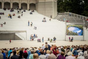 Iespēju aplūkot atjaunoto Mežaparka Lielo estrādi izmanto liels skaits rīdzinieku un pilsētas viesu