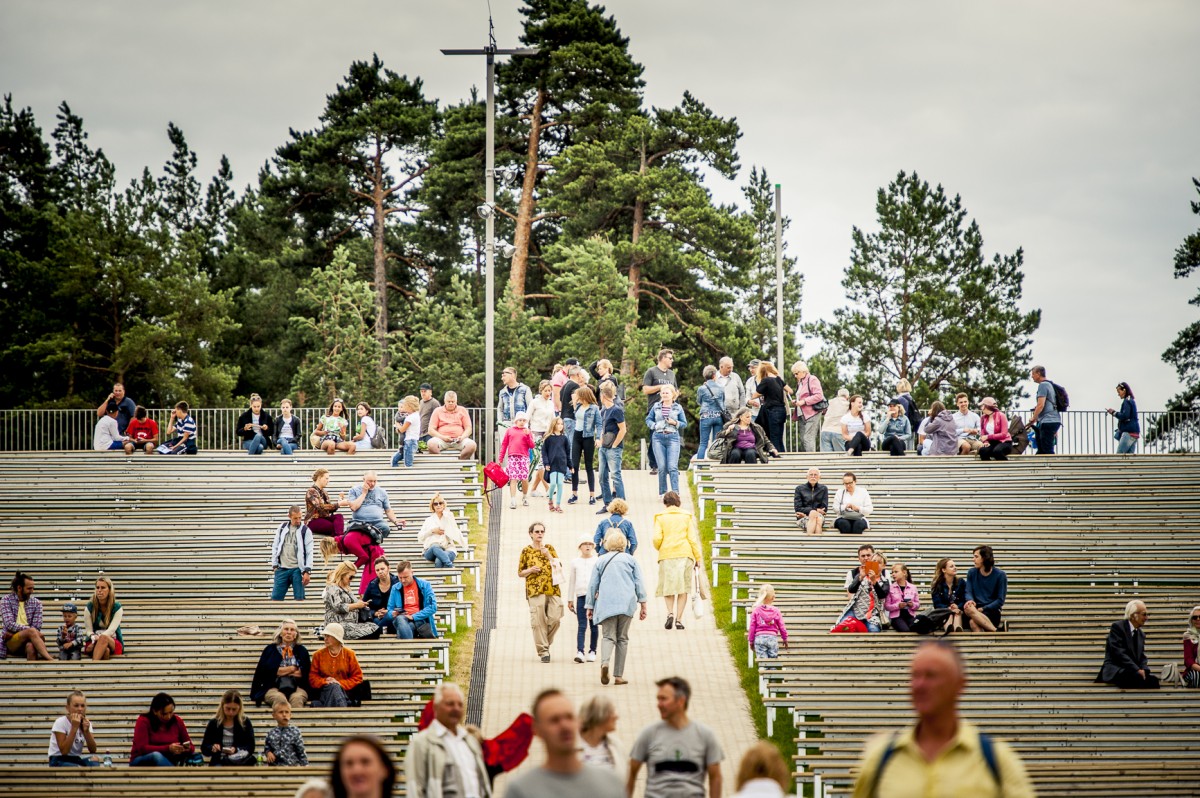 Iespēju aplūkot atjaunoto Mežaparka Lielo estrādi izmanto liels skaits rīdzinieku un pilsētas viesu