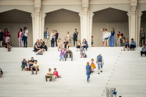 Iespēju aplūkot atjaunoto Mežaparka Lielo estrādi izmanto liels skaits rīdzinieku un pilsētas viesu