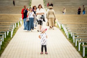 Iespēju aplūkot atjaunoto Mežaparka Lielo estrādi izmanto liels skaits rīdzinieku un pilsētas viesu