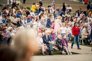Iespēju aplūkot atjaunoto Mežaparka Lielo estrādi izmanto liels skaits rīdzinieku un pilsētas viesu