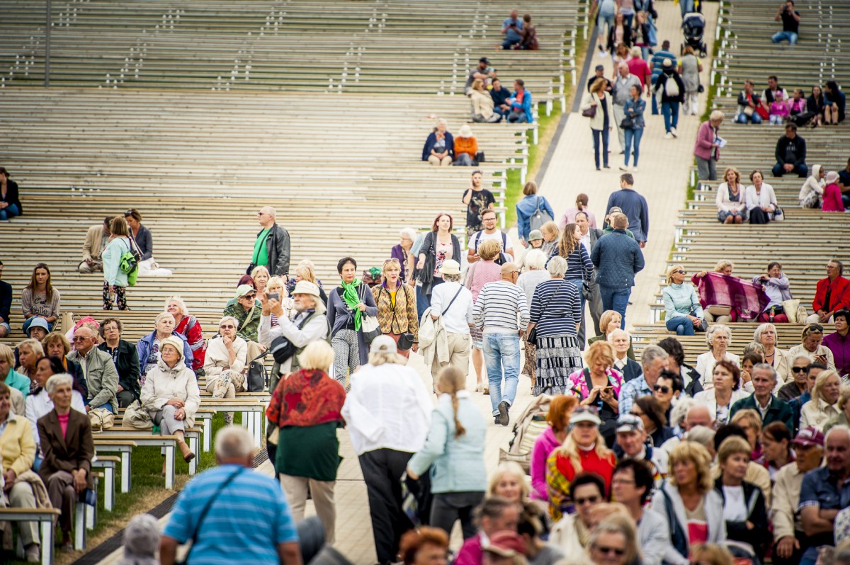 Iespēju aplūkot atjaunoto Mežaparka Lielo estrādi izmanto liels skaits rīdzinieku un pilsētas viesu