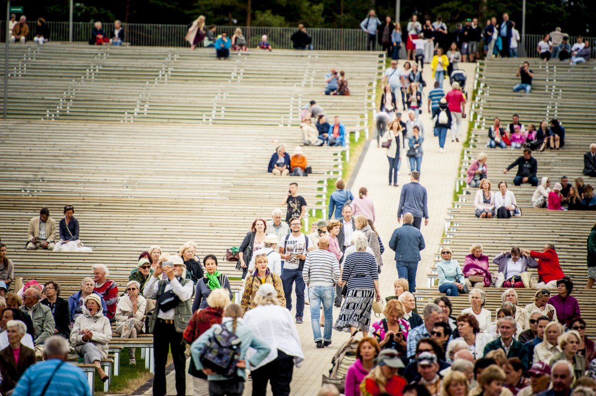 Iespēju aplūkot atjaunoto Mežaparka Lielo estrādi izmanto liels skaits rīdzinieku un pilsētas viesu